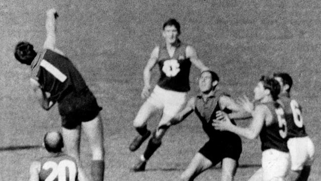 Max Walker in action for Melbourne against Fitzroy in 1968.