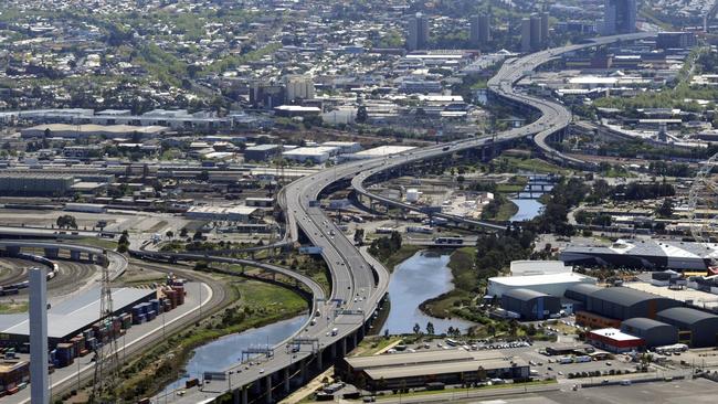 Aerials of Citylink Tunnel closure caused traffic chaos on Melbourne's roads this morning. Bolte bridge, Tullamarine freeway