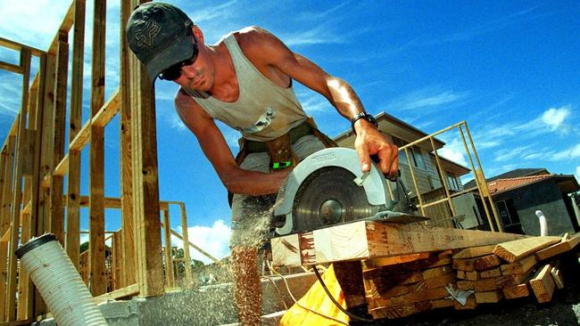 PIRATE: 23/01/2002. Building at Mirvac's Ormiston Springs development at Gordon St, Ormiston. Generic, construction industry, house, worker, builder, electric saw.