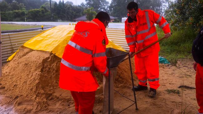 SES volunteers fill sandbags at Port Stephens. Picture: Facebook/Port Stephens SES Unit.