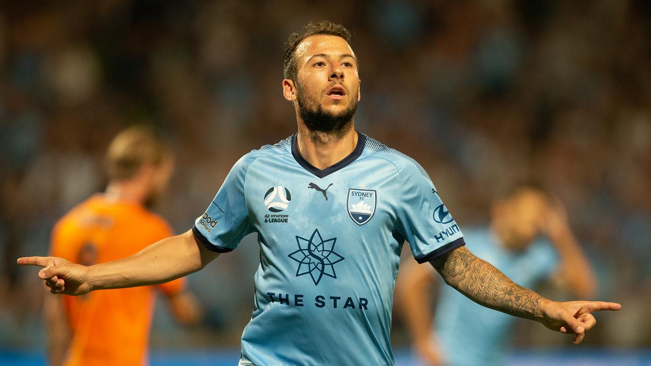 Adam Le Fondre scored twice as Sydney FC held on to beat Brisbane Roar.