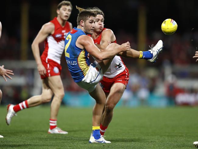 Anthony Miles of the Suns competes for the ball against James Rowbottom of the Swans during the round 15 AFL match between the Sydney Swans and the Gold Coast Suns at the Sydney Cricket Ground on June 29, 2019 in Sydney, Australia. (Photo by Ryan Pierse/Getty Images)