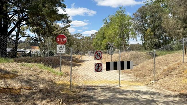 The Fidler Lane rail crossing in Mount Barker has been closed to cyclists and pedestrians. Picture: Mount Barker Council