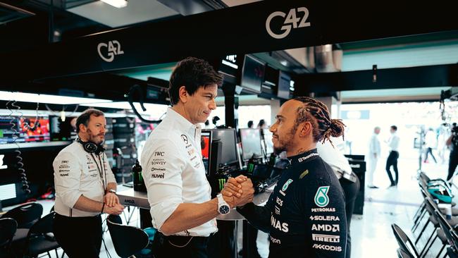 Toto Wolff and Lewis Hamilton at Mercedes-AMG PETRONAS F1 Team, 2023 Abu Dhabi GP.