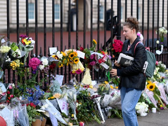 Tributes are placed outside Buckingham Palace. Picture: Getty Images.