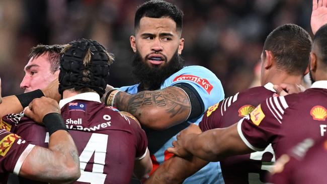 BRISBANE, AUSTRALIA - JULY 17: Players scuffle during game three of the 2024 Men's State of Origin series between Queensland Maroons and New South Wales Blues at Suncorp Stadium on July 17, 2024 in Brisbane, Australia. (Photo by Bradley Kanaris/Getty Images)