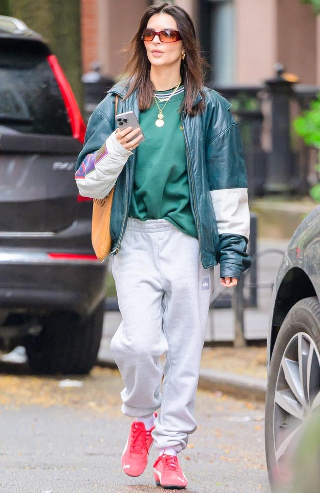 Only a model like Emily Ratajkowski could make an outfit us normies wear to put the bins look so sporty-chic. Grey sweatpants, a green leather jacket and red Puma sneakers never looked so good. Picture: BACKGRID Australia