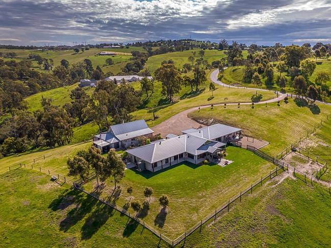 400 heckers way, kangaroo ground - for herald sun realestate