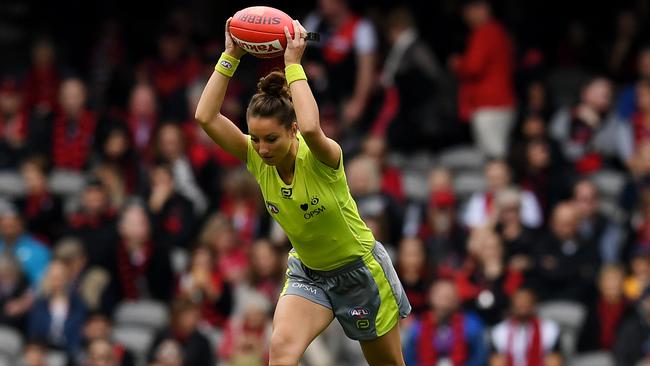 AFL umpire Ellen Glouftsis in action ... the majority of her colleagues want the Picture: AAP