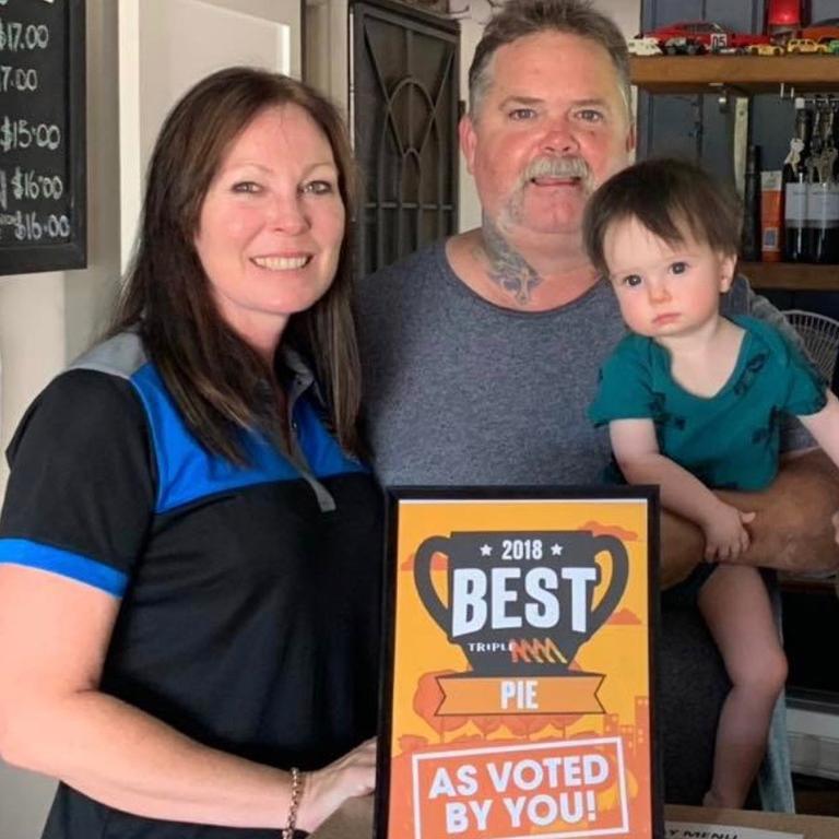 Andrew, Karen and John Guthrie with the 2018 Triple M best pub award. Picture: Contributed