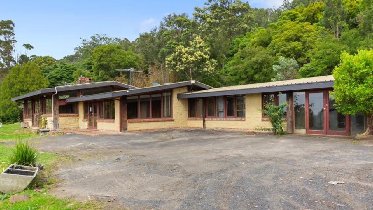 11 Cornish Rd, Lysterfield, proved popular with buyers at a Saturday auction.