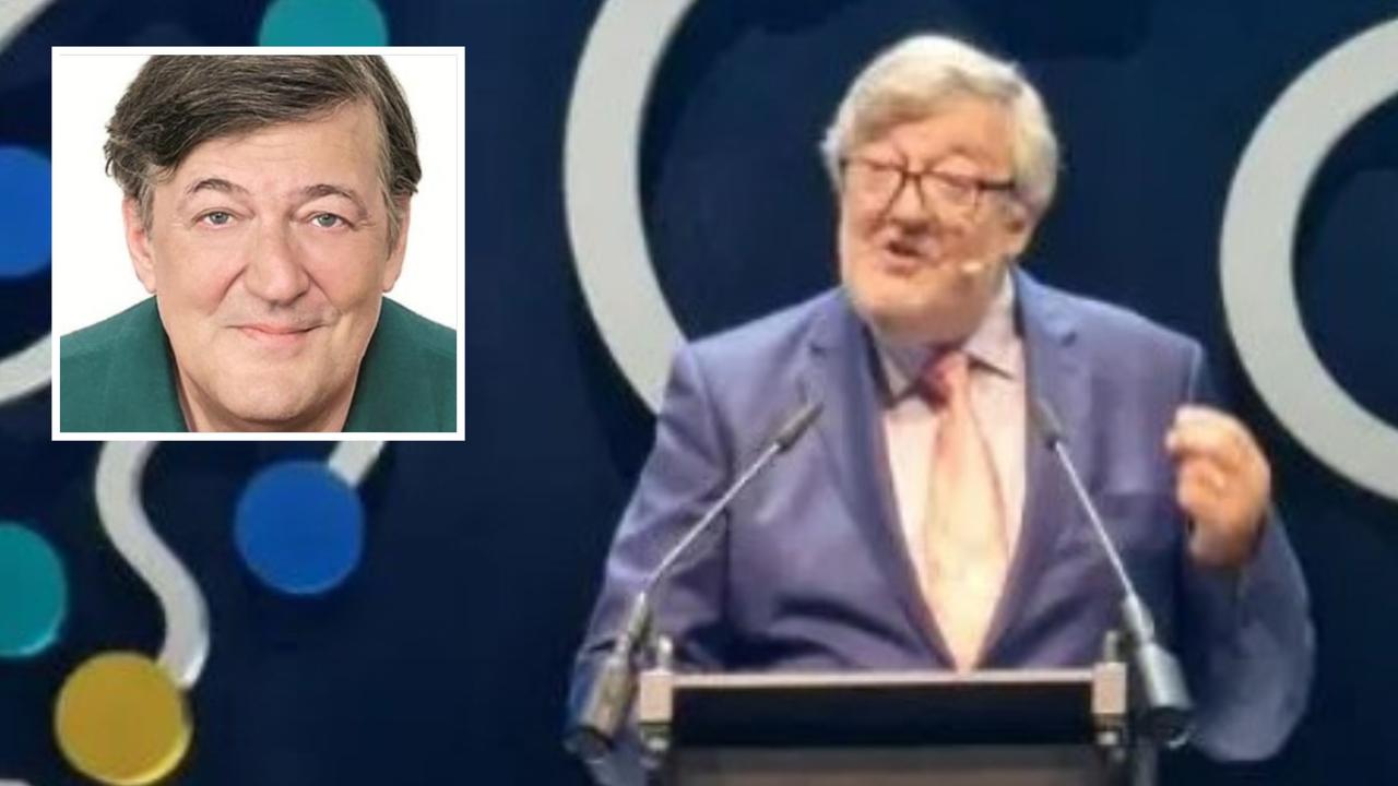 Stephen Fry został przewieziony do szpitala po tym, jak spadł ze sceny podczas wygłaszania przemówienia