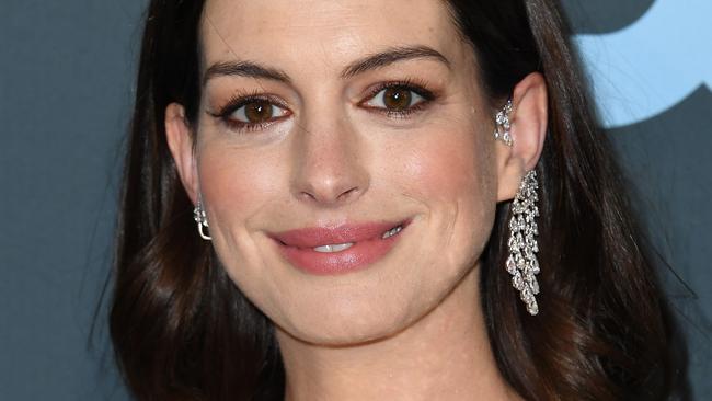 SANTA MONICA, CALIFORNIA - JANUARY 12: Anne Hathaway attends the 25th Annual Critics' Choice Awards at Barker Hangar on January 12, 2020 in Santa Monica, California. (Photo by Steve Granitz/WireImage)
