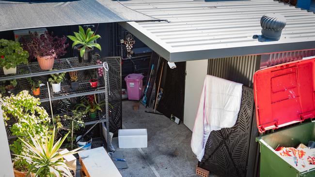 The police operation at the George St, Hornsby brothel uncovered drugs and cash. (AAP Image / Julian Andrews)