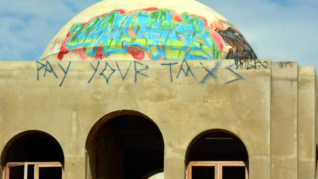 The Oswals’ incomplete mansion in Peppermint Grove WA — often referred to as the Taj on Swan. Picture: Community Newspaper Group