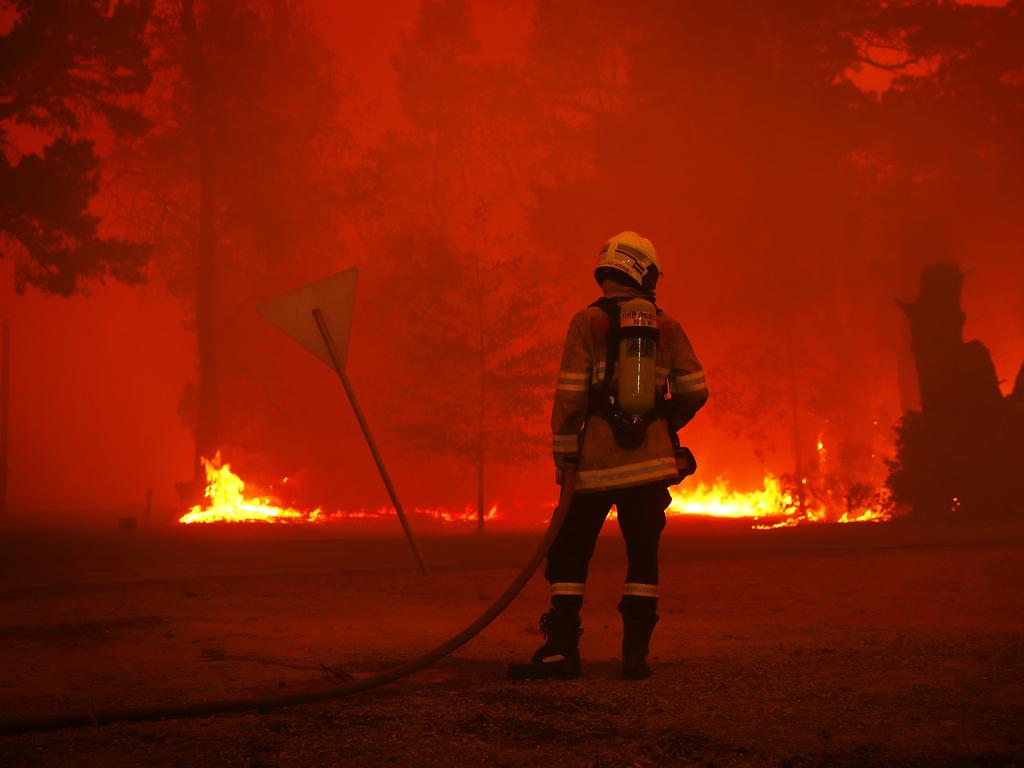 Balmoral burns in south western Sydney as bushfires destroy homes in the area. Picture: Sam Ruttyn