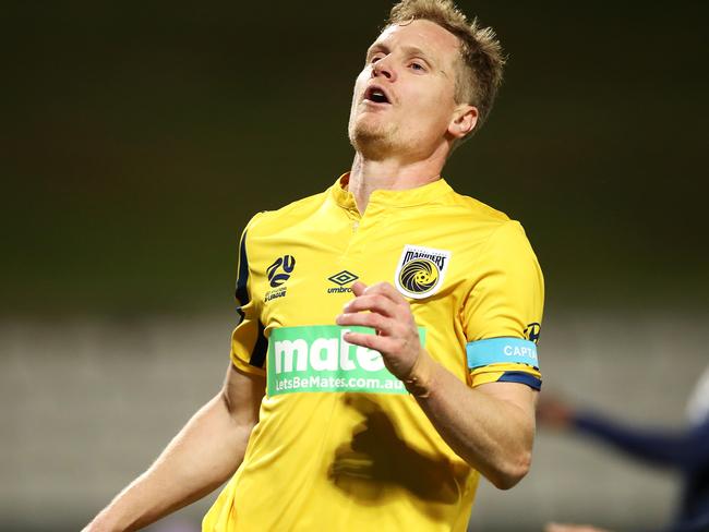 SYDNEY, AUSTRALIA - AUGUST 03: Matt Simon of the Mariners    reacts after a missed shot at goal during the round 26 A-League match between the Melbourne Victory v Central Coast Mariners at Netstrata Jubilee Stadium on August 03, 2020 in Sydney, Australia. (Photo by Mark Kolbe/Getty Images)