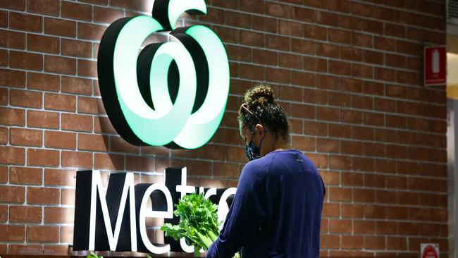 SYDNEY, AUSTRALIA - NewsWire Photos DECEMBER 29, 2020. Locals are seen at the Woolworths Metro supermarket at Bondi Beach on Campbell parade which is on the Covid-19 Alert list provided by the NSW Health, in Sydney Australia. Picture: NCA NewsWire / Gaye Gerard