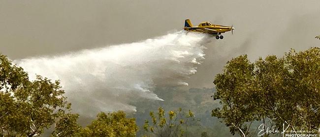 Efsta Konidaris Photography captured images of water bombers helping to douse the Tennant Creek bushfires at Battery Hill. Photos: Efsta Konidaris Photography