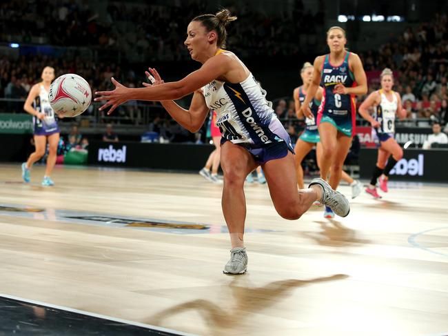 Kelsey Browne of the Lightning gathers the ball during the Round 14 Super Netball match between the Melbourne Vixens and the Sunshine Coast Lightning at Hisense Arena in Melbourne, Sunday, August 5, 2018. (AAP Image/Mark Dadswell) NO ARCHIVING, EDITORIAL USE ONLY