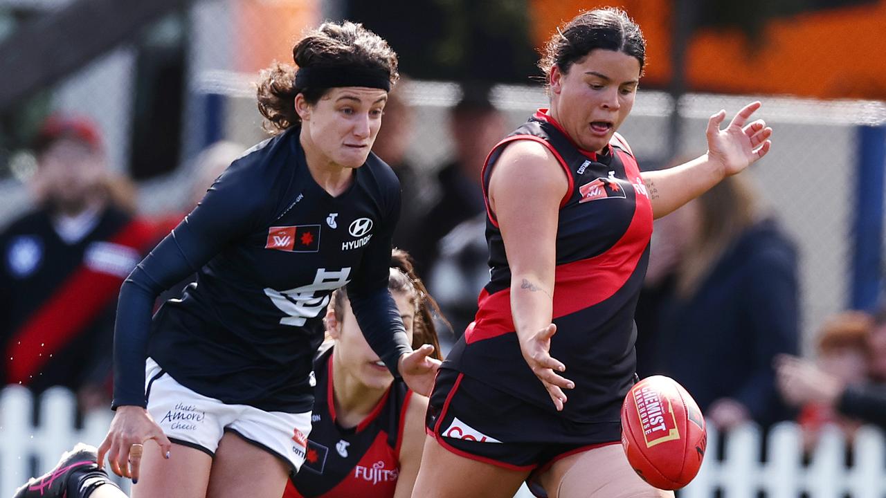 MELBOURNE . 03/09/2022. AFLW. Round 2. Essendon vs Carlton at North Port Oval. Essendons Madison Prespakis during the 1st qtr. . Picture by Michael Klein