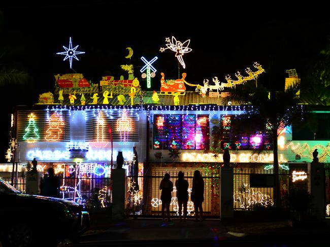 People enjoying the Mason Street Lights.  The Morning Bulletin Christmas Lights 2012.Photo Sharyn O'Neill / The Morning Bulletin