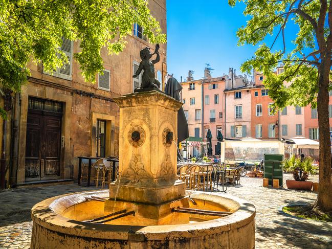 Aix-en-Provence idyllic square and fountain street view, south of France