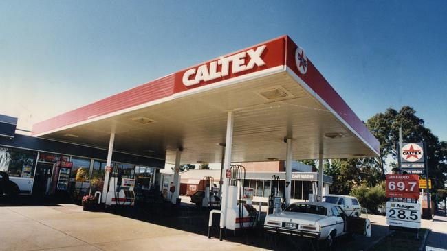 Two groups now appear set to contest the battle for the ownership of Caltex in Australia.