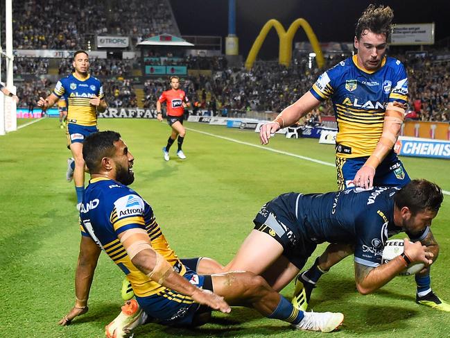 TOWNSVILLE, AUSTRALIA - AUGUST 24:  Kyle Feldt of the Cowboys scores a try during the round 24 NRL match between the North Queensland Cowboys and the Parramatta Eels at 1300SMILES Stadium on August 24, 2018 in Townsville, Australia.  (Photo by Ian Hitchcock/Getty Images)