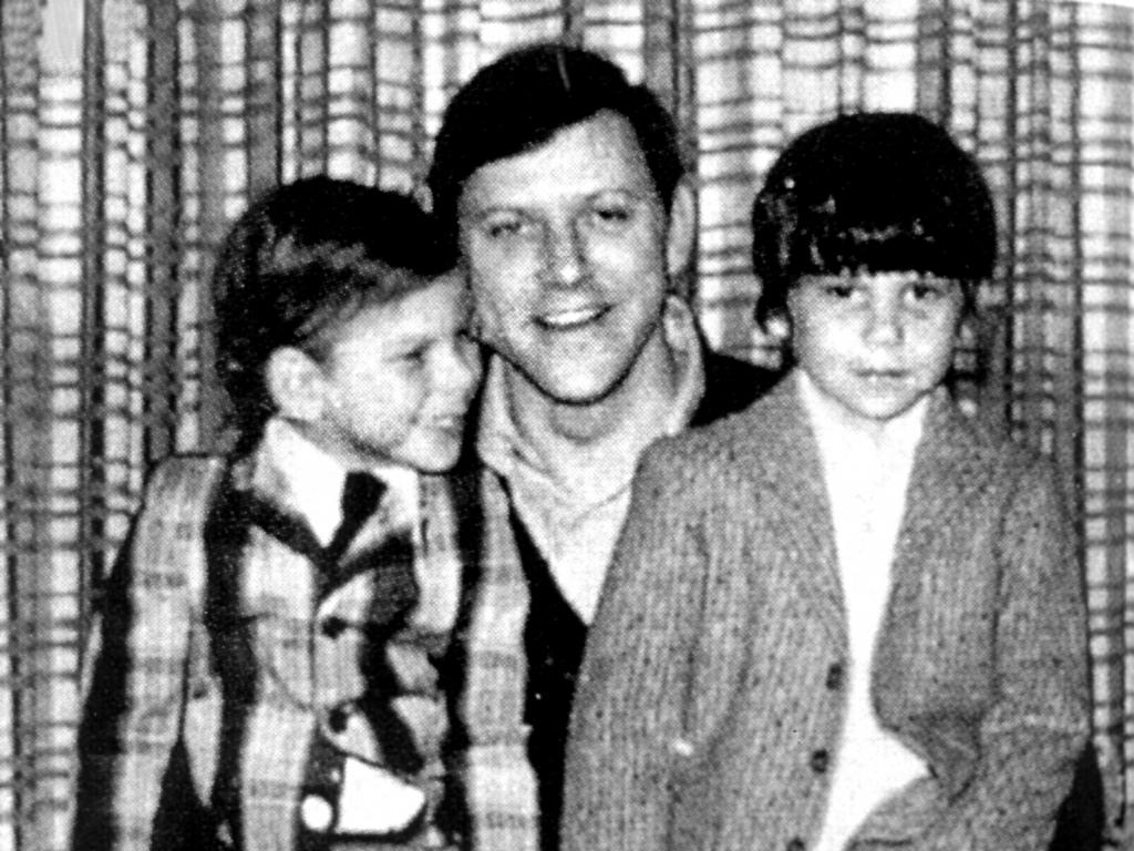 Jose Menendez with sons Erik and Lyle as children.