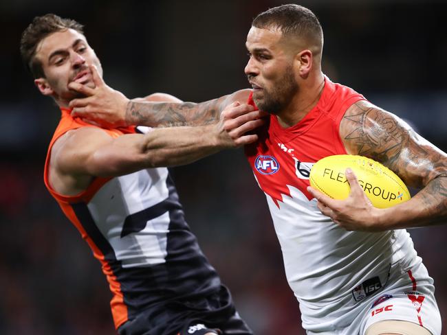 Lance Franklin of the Swans fends off the Giants defence during the Round 22 AFL match between the Greater Western Sydney (GWS) Giants and the Sydney Swans at Spotless Stadium in Sydney, Saturday, August 18, 2018. (AAP Image/Brendon Thorne) NO ARCHIVING, EDITORIAL USE ONLY