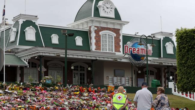 Police and investigators arrive a Dreamworld as the investigation into the Dreamworld ride tragedy continues. Members of the general public still arriving to pay their respects. Picture by Scott Fletcher