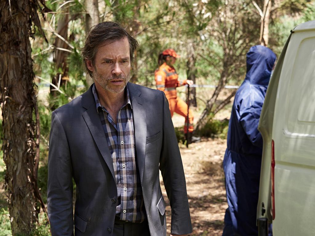 Jack Irish Abc Why Guy Pearce Loves His Role The Courier Mail 1180