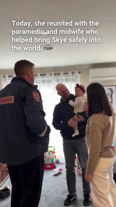 Grovedale mum reunites with paramedic and midwife after unexpected home birth