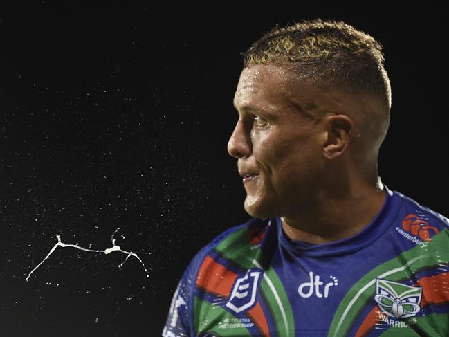 MACKAY, AUSTRALIA - AUGUST 27:  Kane Evans of the Warriors spits during the round 24 NRL match between the New Zealand Warriors and the Canberra Raiders at BB Print Stadium, on August 27, 2021, in Mackay, Australia. (Photo by Ian Hitchcock/Getty Images)