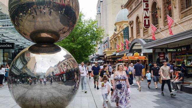 ADELAIDE, AUSTRALIA - NewsWire Photos DECEMBER 21, 2022: Christmas shoppers in Rundle Mall. Picture: NCA NewsWire / Brenton Edwards