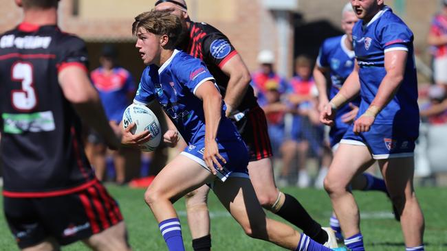 Kyan McCallum runs into a gap. Picture: Steve Montgomery Sports Photography