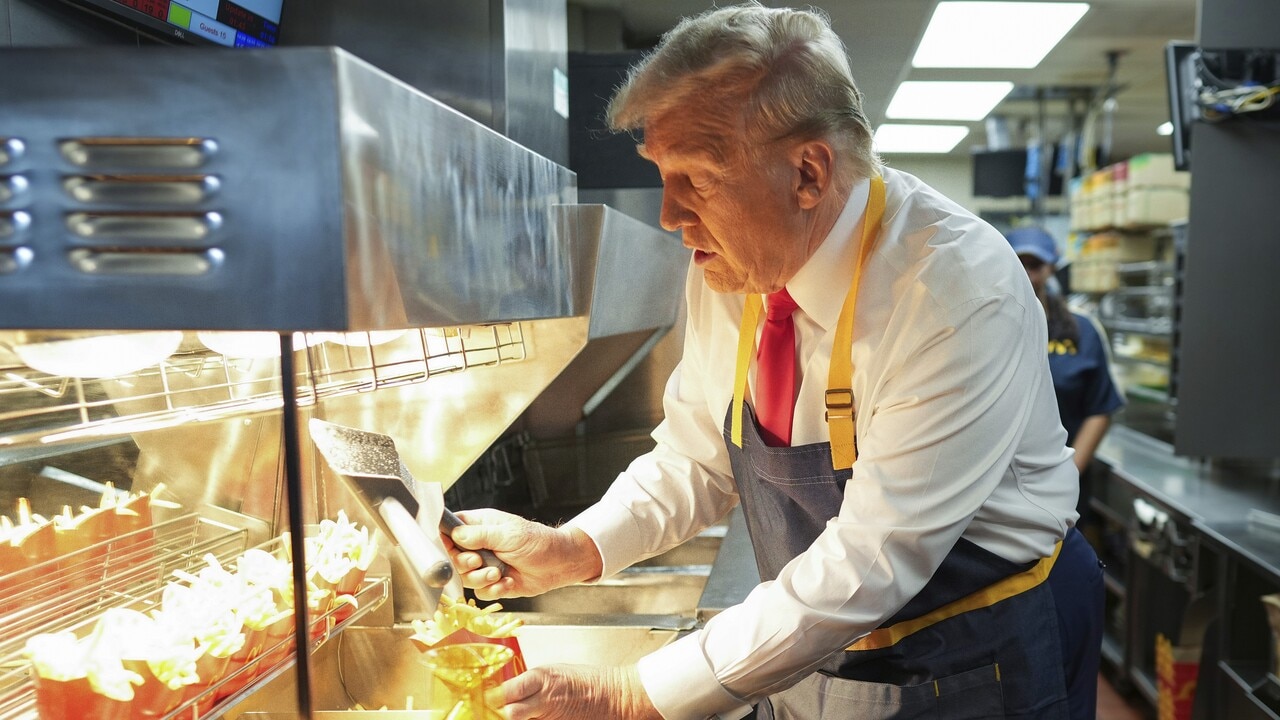 Donald Trump works a shift at McDonalds in Pennsylvania