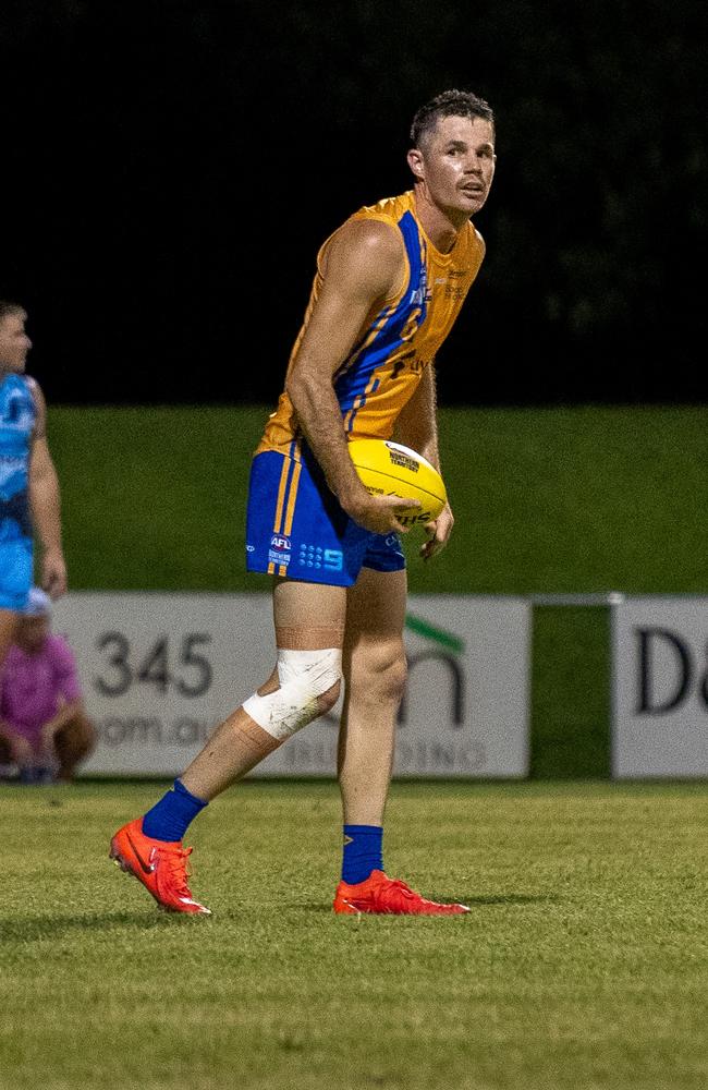 Jack Sinclair playing for Wanderers in the 2024-25 NTFL season. Picture: Tymunna Clements / AFLNT Media