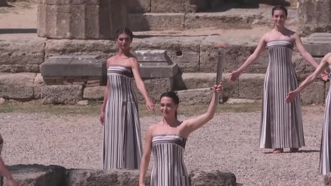 Sun's rays light Olympic torch in final rehearsal in Greece