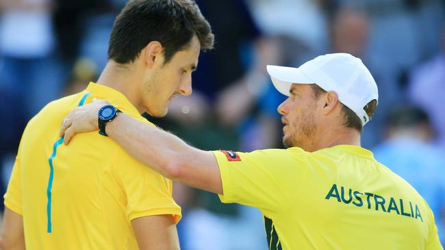 Lleyton Hewitt congratulates Bernard Tomic after a win in 2016.