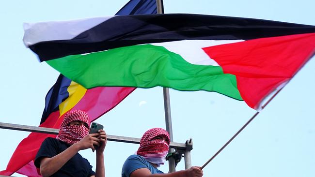 MELBOURNE AUSTRALIA - NewsWire Photos NOVEMBER 19, 2023: Palestinain supporters are seen during a rally in Melbourne.Picture: NCA NewsWire / Luis Enrique Ascui