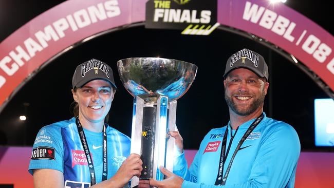 Strikers captain Tahlia McGrath and coach Luke Williams after their victory in last year’s decider./ Mark Kolbe/Getty Images)