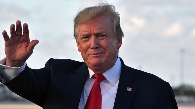 US President Donald Trump waves upon arrival at Palm Beach International airport, Florida on April 18, 2019. (Photo by Nicholas Kamm / AFP)