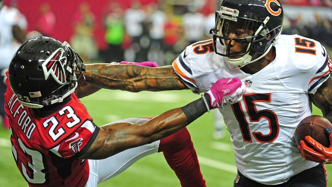 Brandon Marshall of the Chicago Bears shakes off the tackle attempt by Robert Alford.