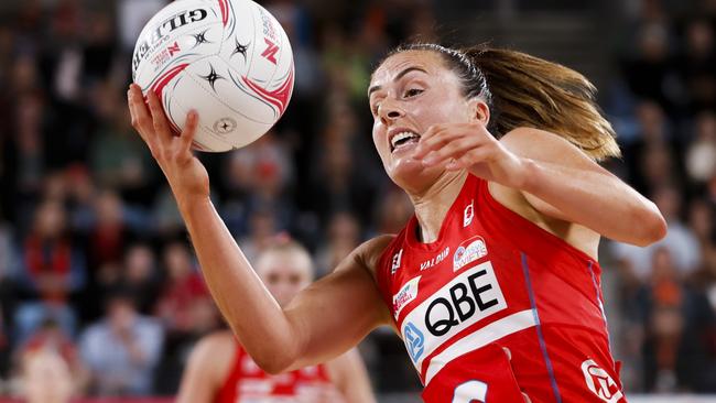 Maddy Proud of the Swifts looks to pass during the round seven Super Netball match between Giants Netball and NSW Swifts at Ken Rosewall Arena. Photo: Getty Images