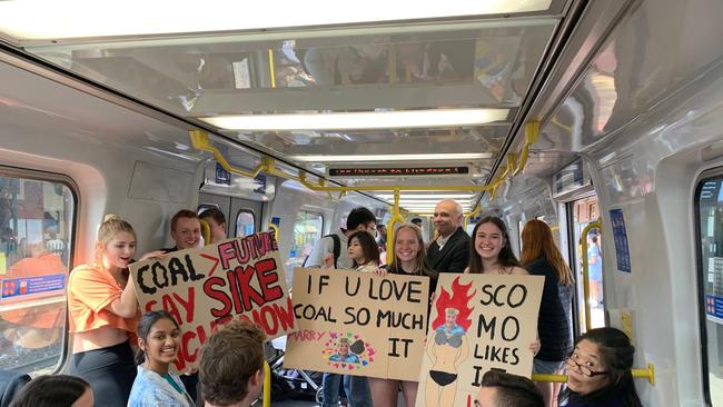 Climate strike participants heading into Melbourne CBD. Picture: Twitter/@adropex