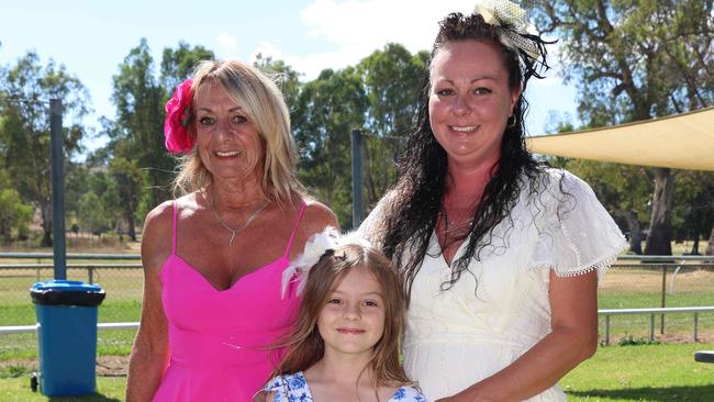 ALEXANDRA, AUSTRALIA - MARCH 16 2024 Sandy, Lee and Isla attend the 2024 Alexandra Picnic Cup Picture: Brendan Beckett