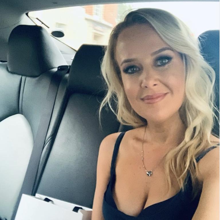 Kinda Sorta Dating podcast host Jana Hocking plans to keep doing video calls before going on any first dates. Picture: Instagram/Jana Hocking.