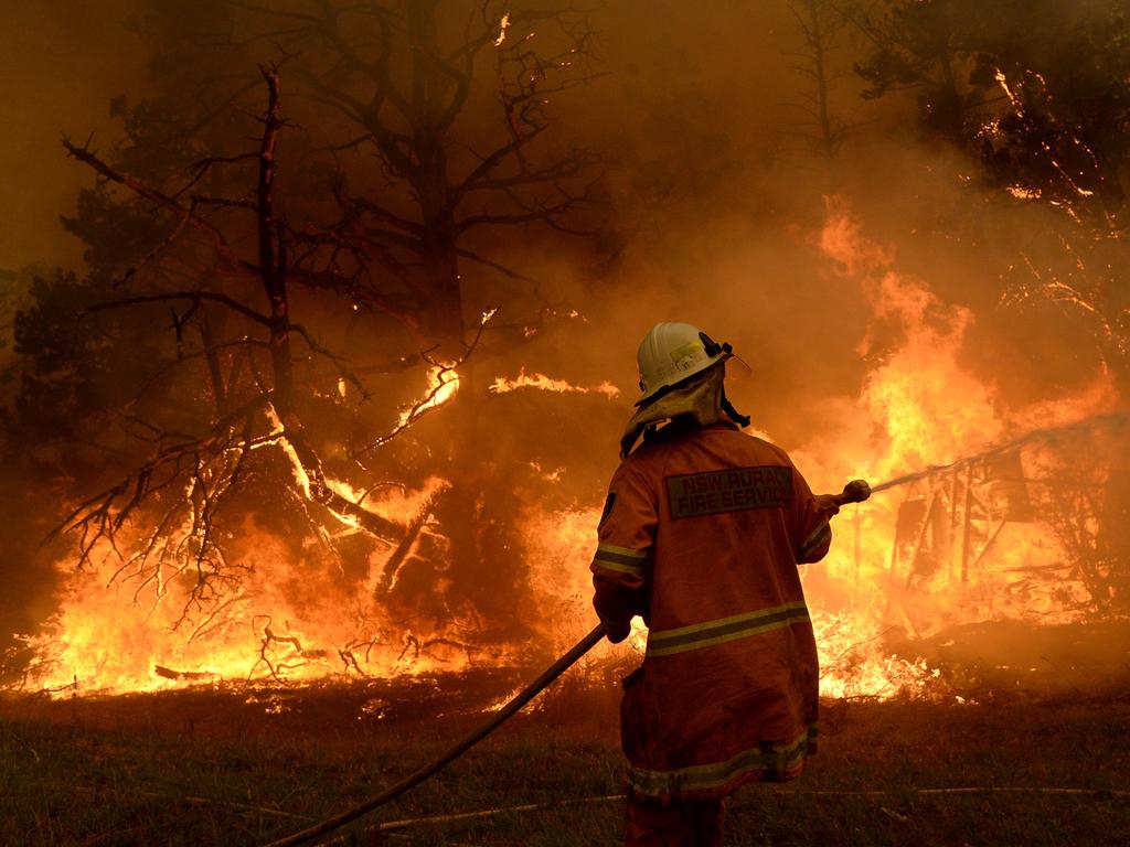 A firefighter battles a blaze as it approaches Bilpin Fruit Bowl. Picture: Jeremy Piper